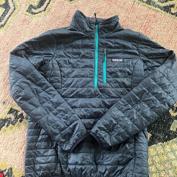 Patagonia Womens Navy Blue Quilted Pullover with Light Blue Trim - Picture 2 of 4